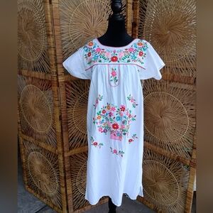 NWOT Unik Floral Mexican Embroidered 100% Cotton White Women's Dress_Med